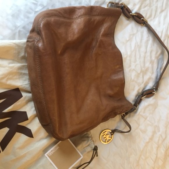 MICHAEL Michael Kors Beige Leather Fulton Shoulder Bag - Picture 2 of 6